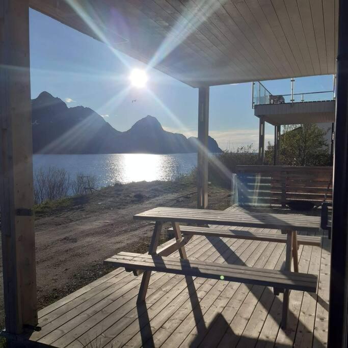 Senja, Husoy I Senja. Leilighet Med Utsikt Over Fjord Og Fjell Tofta Exterior foto
